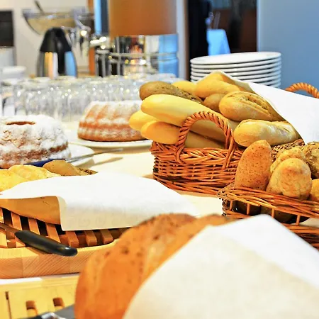 מלון Alexandra 4*