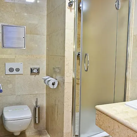 Alexandra מלון Púchov