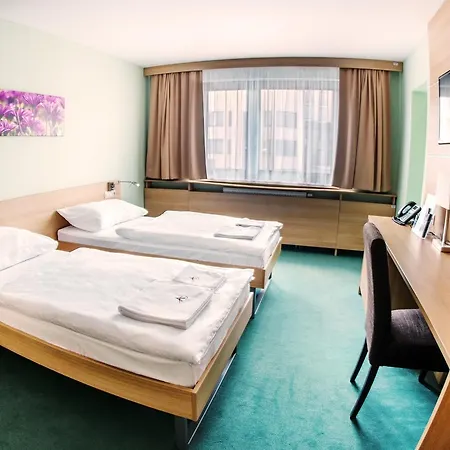 מלון Alexandra 4*