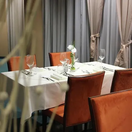 Alexandra Hotel 4*
